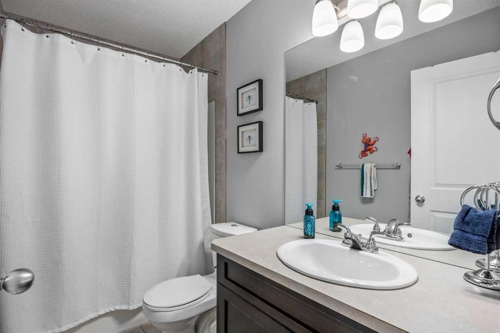 58 Copperstone Close Se, Calgary, AB - Indoor Photo Showing Bathroom