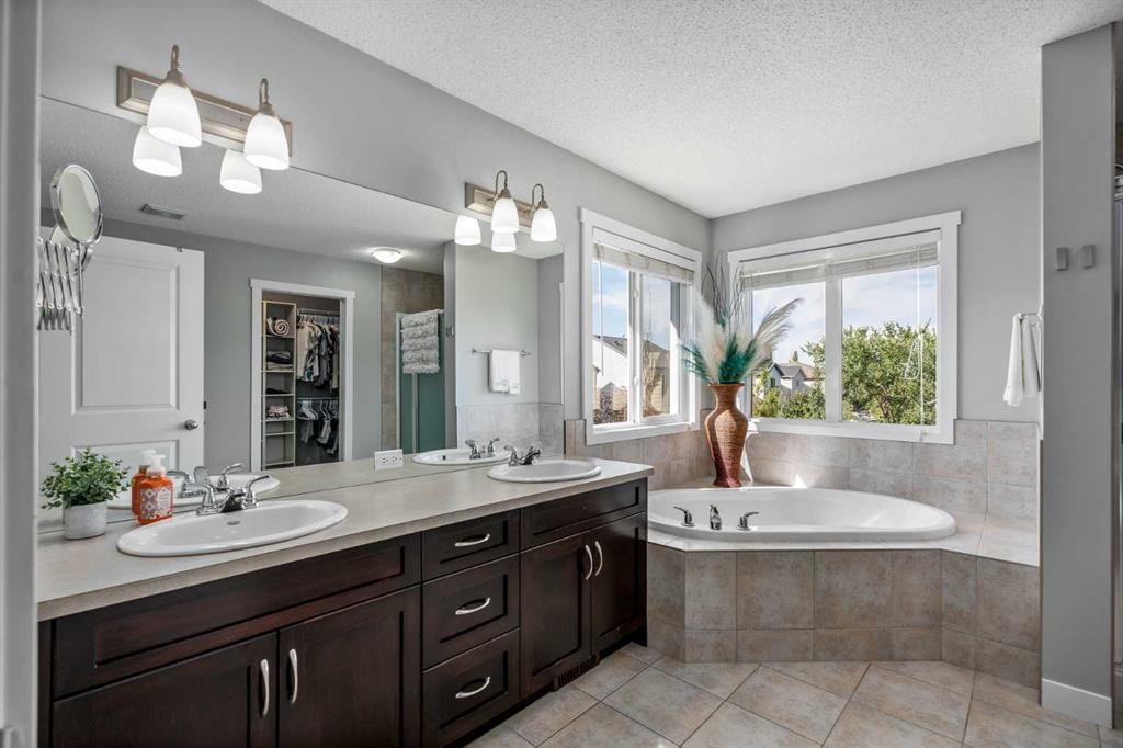 58 Copperstone Close Se, Calgary, AB - Indoor Photo Showing Bathroom