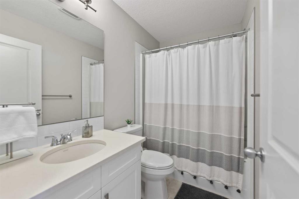 79 Legacy Glen Row Se, Calgary, AB - Indoor Photo Showing Bathroom