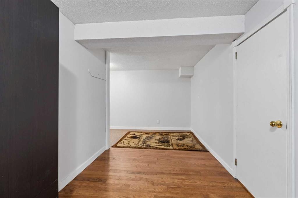 5635 Travis Crescent Ne, Calgary, AB - Indoor Photo Showing Other Room