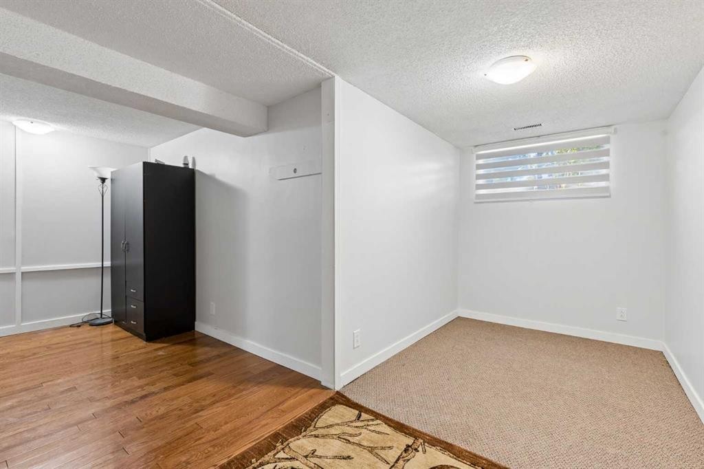 5635 Travis Crescent Ne, Calgary, AB - Indoor Photo Showing Other Room
