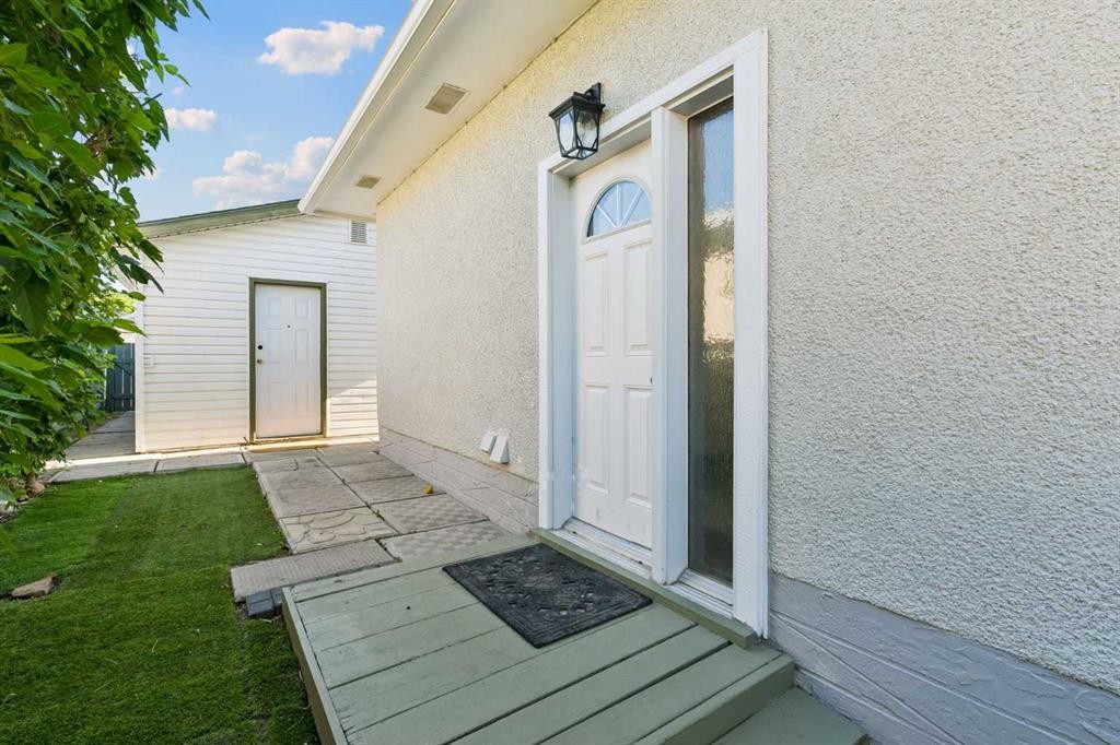 5635 Travis Crescent Ne, Calgary, AB - Outdoor With Exterior