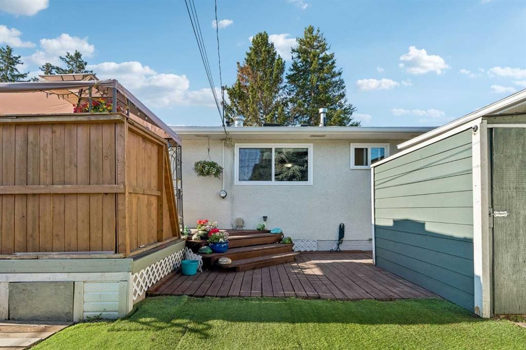 5635 Travis Crescent Ne, Calgary, AB - Outdoor With Exterior