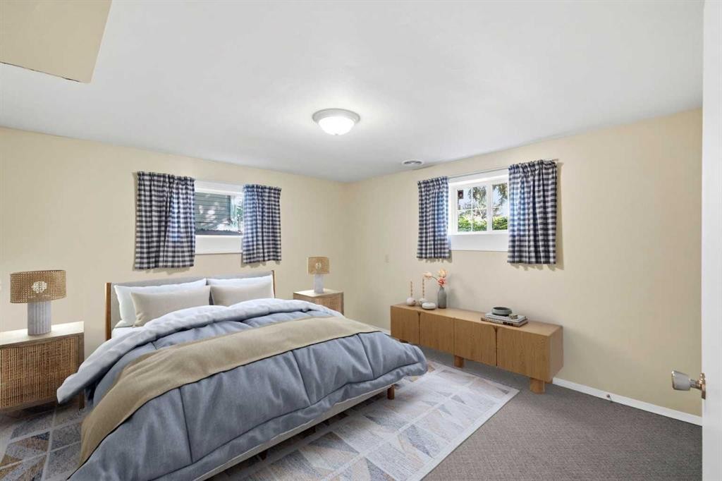 8335 34 Avenue Nw, Calgary, AB - Indoor Photo Showing Bedroom