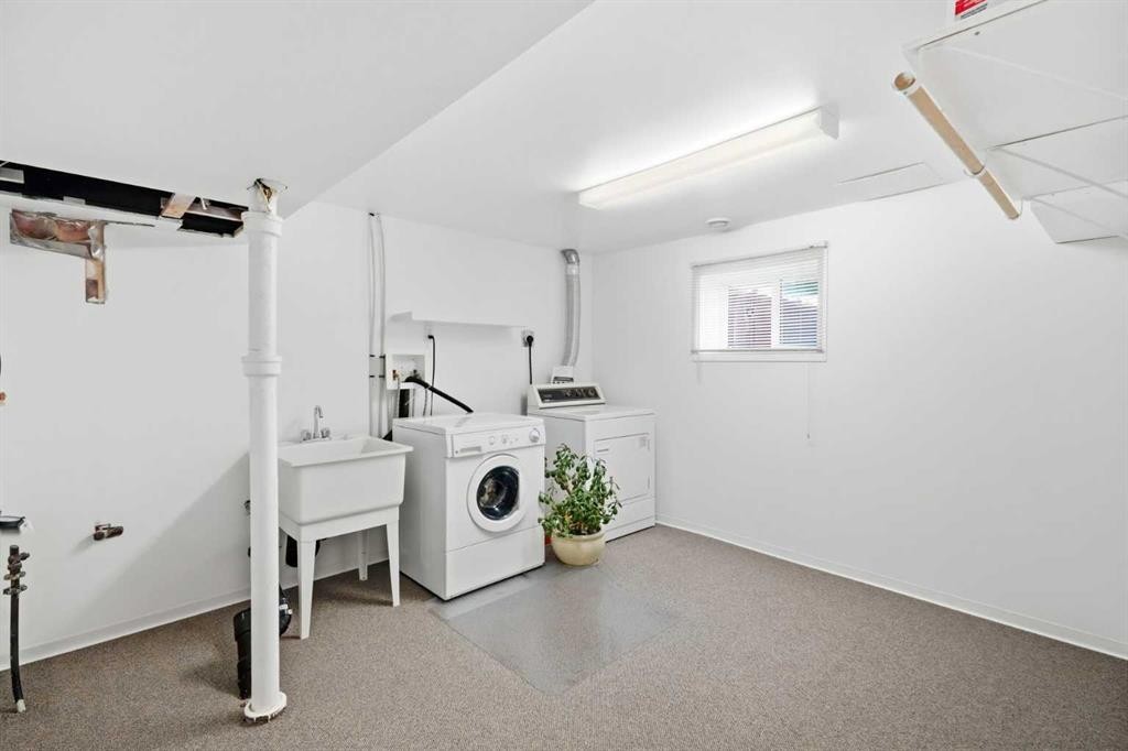 8335 34 Avenue Nw, Calgary, AB - Indoor Photo Showing Laundry Room