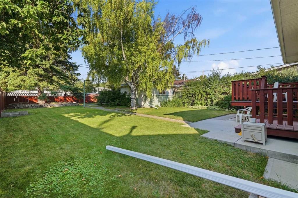 8335 34 Avenue Nw, Calgary, AB - Outdoor