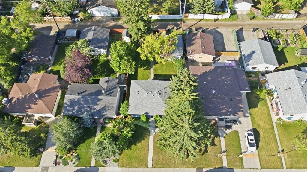 8335 34 Avenue Nw, Calgary, AB - Outdoor With View