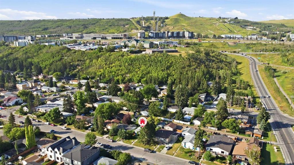 8335 34 Avenue Nw, Calgary, AB - Outdoor With View