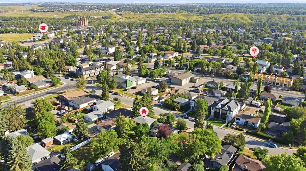 8335 34 Avenue Nw, Calgary, AB - Outdoor With View