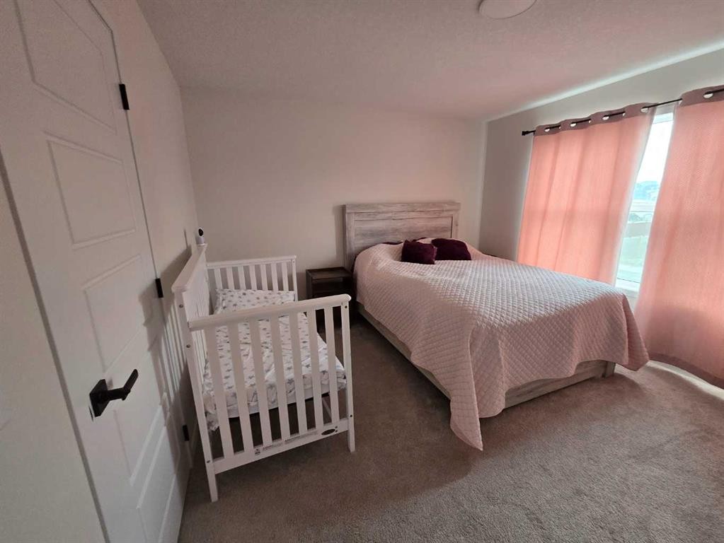 431 Rowmont Boulevard Nw, Calgary, AB - Indoor Photo Showing Bedroom