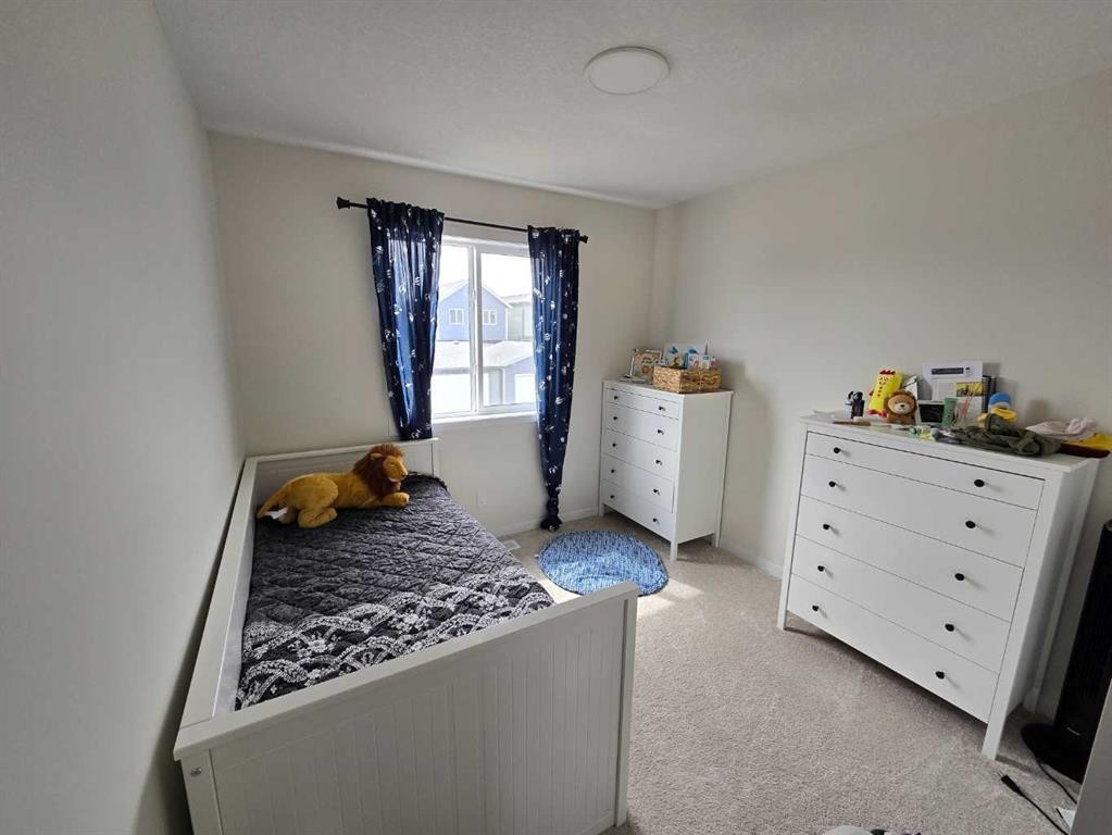 431 Rowmont Boulevard Nw, Calgary, AB - Indoor Photo Showing Bedroom