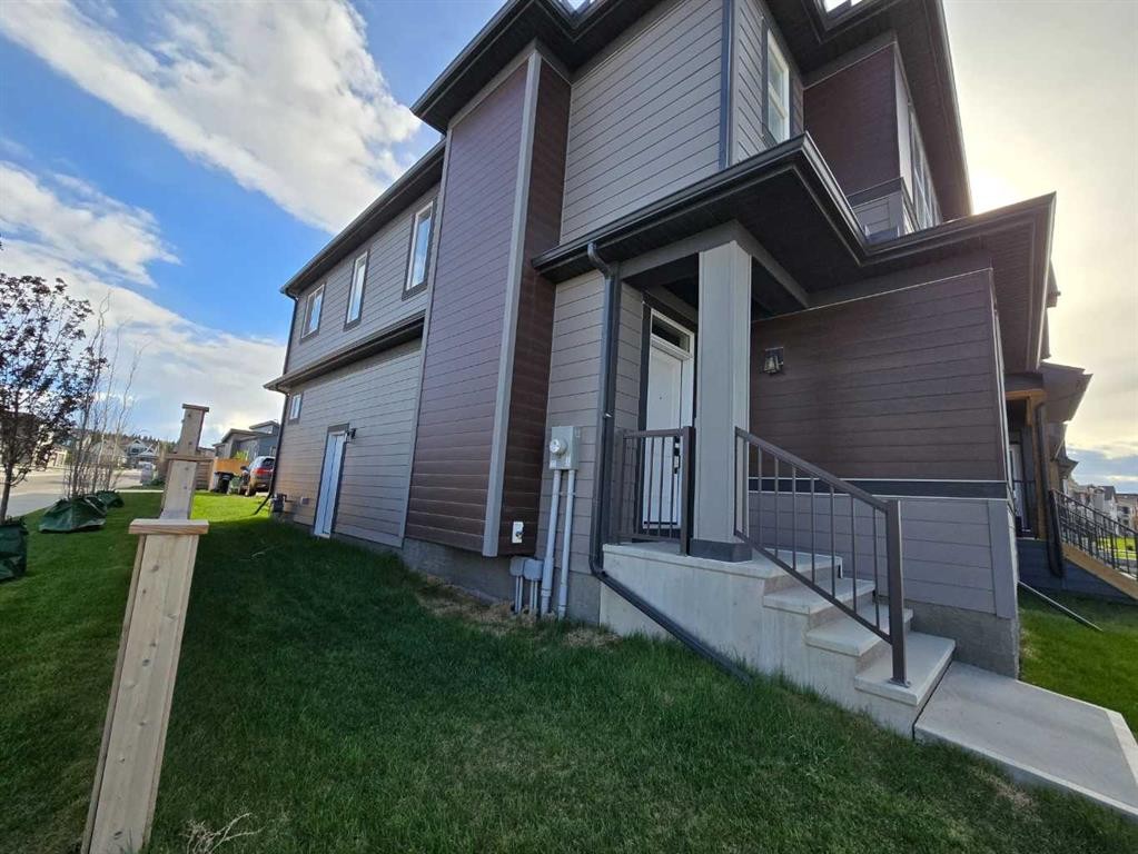 431 Rowmont Boulevard Nw, Calgary, AB - Outdoor With Exterior