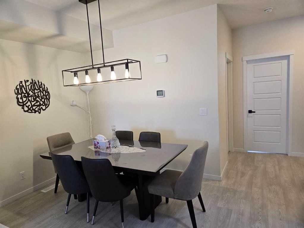 431 Rowmont Boulevard Nw, Calgary, AB - Indoor Photo Showing Dining Room