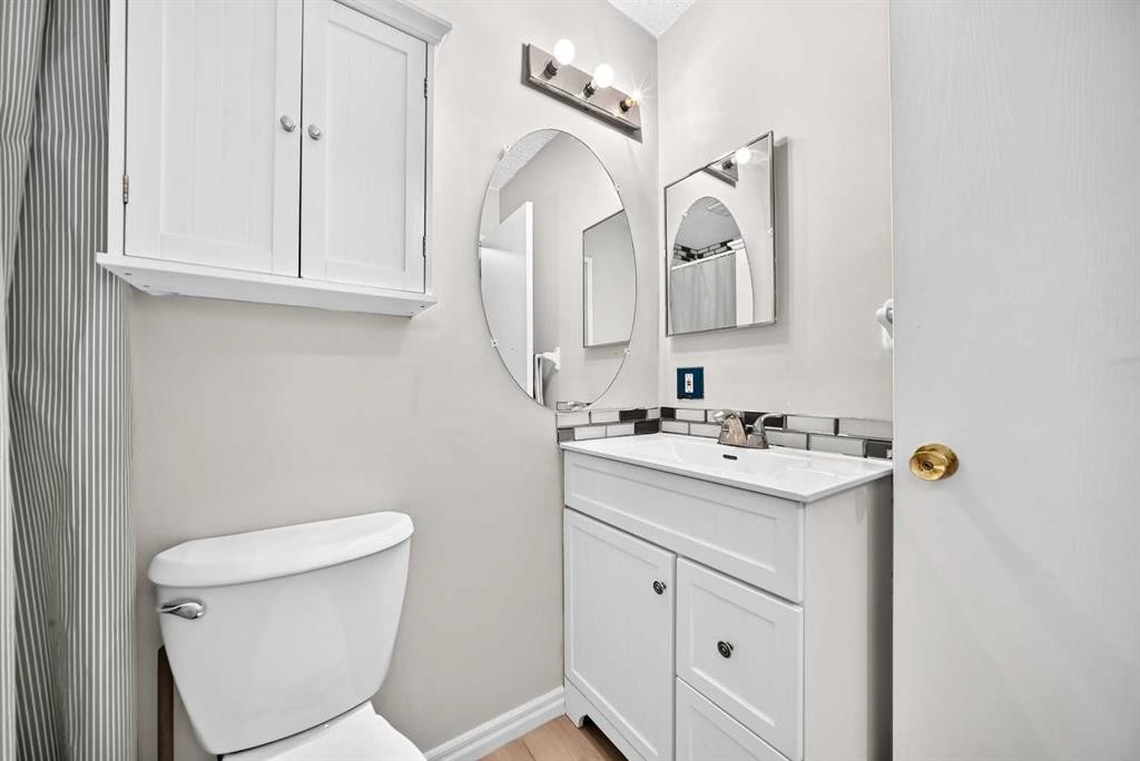33-175 Manora Place, Calgary, AB - Indoor Photo Showing Bathroom