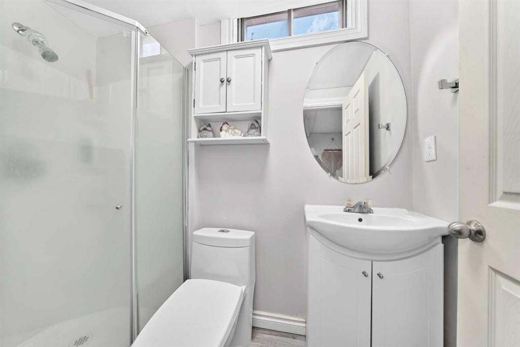 33-175 Manora Place, Calgary, AB - Indoor Photo Showing Bathroom