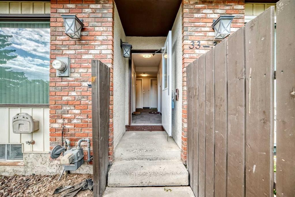 33-175 Manora Place, Calgary, AB -
