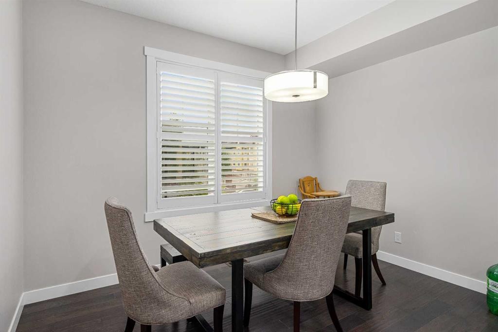 185 Cranbrook Villas Se, Calgary, AB - Indoor Photo Showing Dining Room