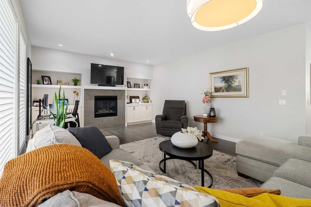 185 Cranbrook Villas Se, Calgary, AB - Indoor Photo Showing Living Room With Fireplace