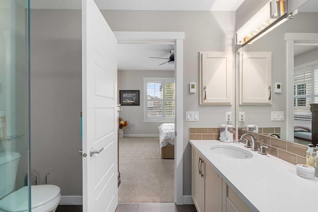 185 Cranbrook Villas Se, Calgary, AB - Indoor Photo Showing Bathroom