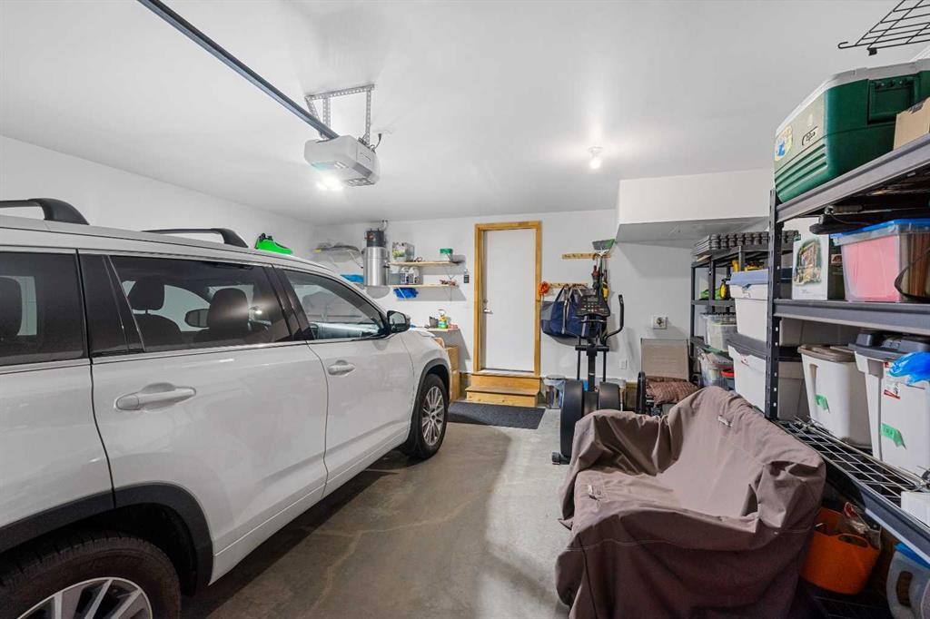 185 Cranbrook Villas Se, Calgary, AB - Indoor Photo Showing Garage