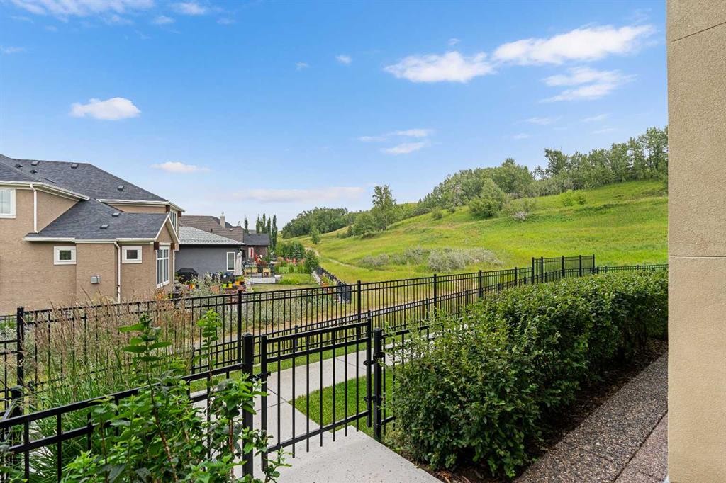 185 Cranbrook Villas Se, Calgary, AB - Outdoor