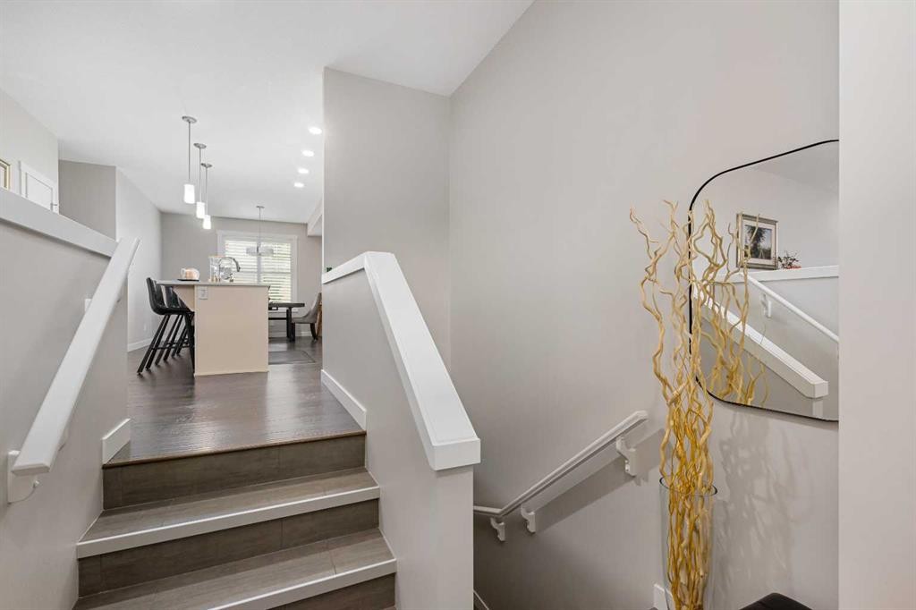 185 Cranbrook Villas Se, Calgary, AB - Indoor Photo Showing Other Room