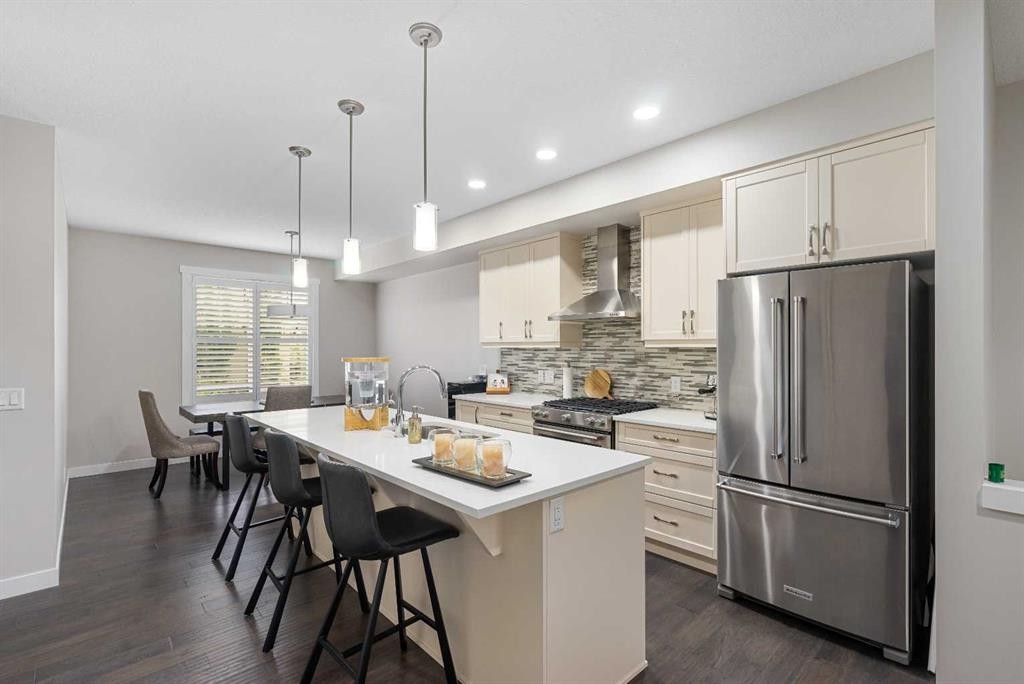 185 Cranbrook Villas Se, Calgary, AB - Indoor Photo Showing Kitchen With Upgraded Kitchen