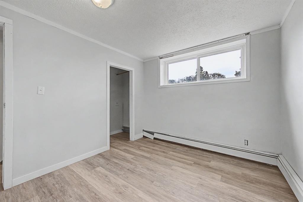 4004 79 Street Nw, Calgary, AB - Indoor Photo Showing Other Room