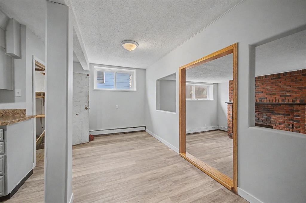 4004 79 Street Nw, Calgary, AB - Indoor Photo Showing Other Room