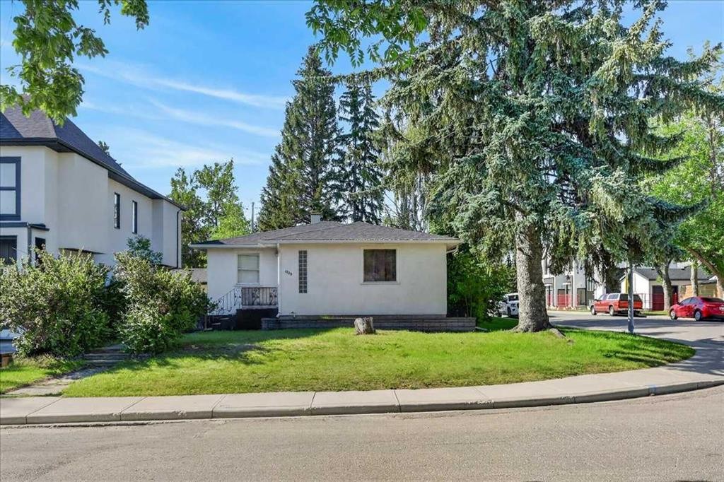 1739 19 Avenue Nw, Calgary, AB - Outdoor