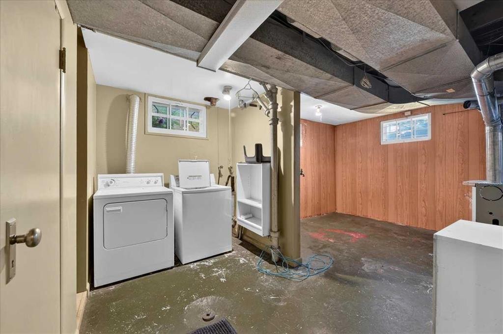 1739 19 Avenue Nw, Calgary, AB - Indoor Photo Showing Laundry Room