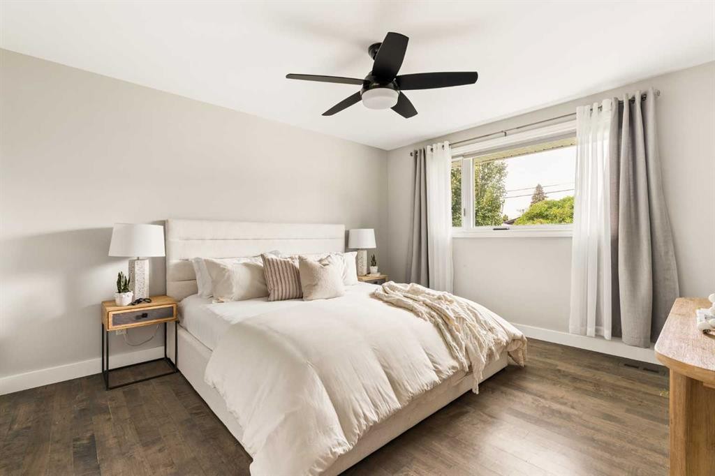 27 Gateway Drive Sw, Calgary, AB - Indoor Photo Showing Bedroom