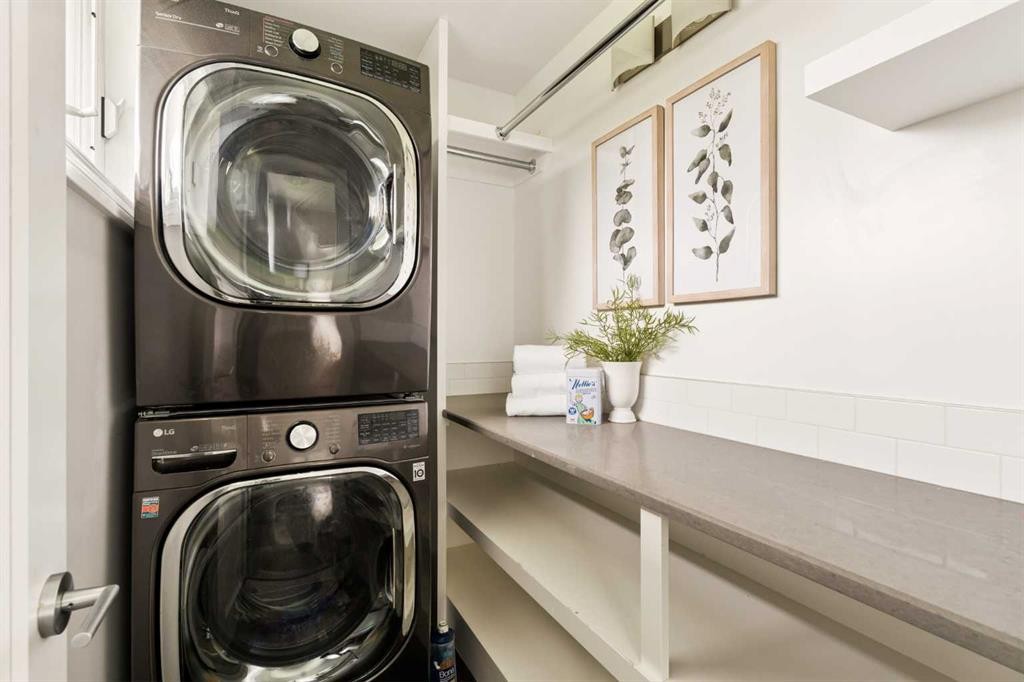 27 Gateway Drive Sw, Calgary, AB - Indoor Photo Showing Laundry Room