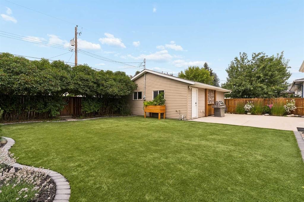 27 Gateway Drive Sw, Calgary, AB - Outdoor