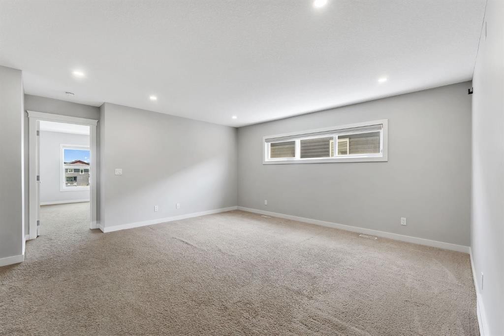 40 Evansfield Manor Nw, Calgary, AB - Indoor Photo Showing Other Room