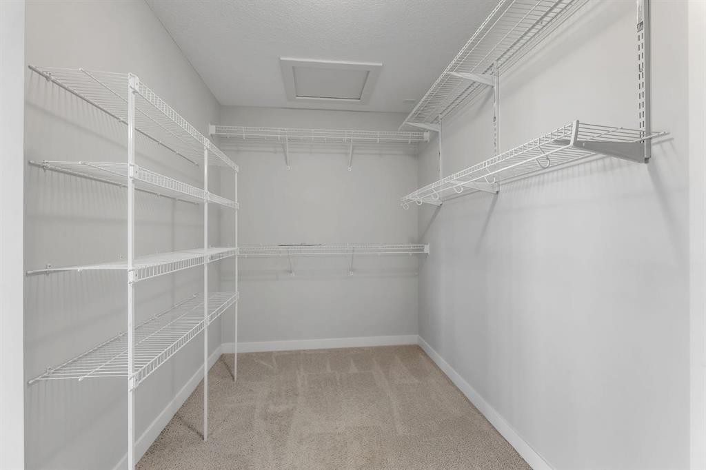 40 Evansfield Manor Nw, Calgary, AB - Indoor With Storage