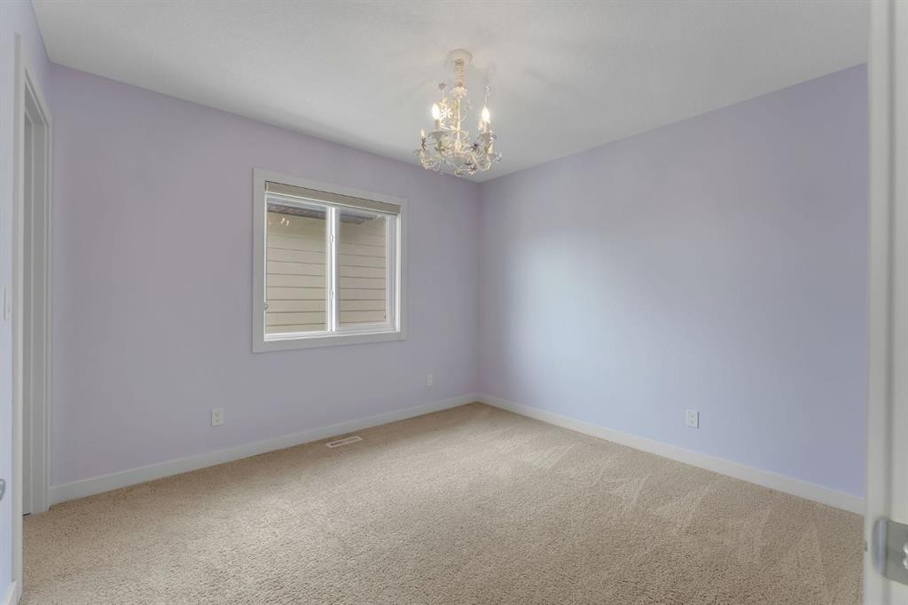 40 Evansfield Manor Nw, Calgary, AB - Indoor Photo Showing Other Room