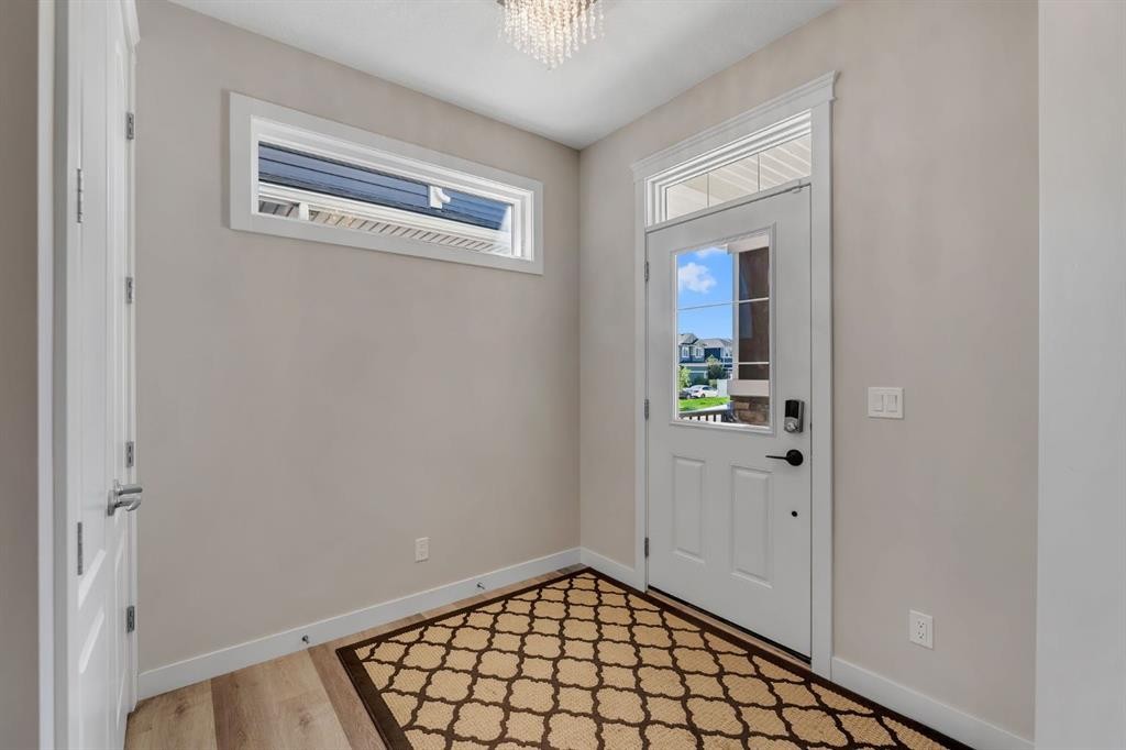 40 Evansfield Manor Nw, Calgary, AB - Indoor Photo Showing Other Room