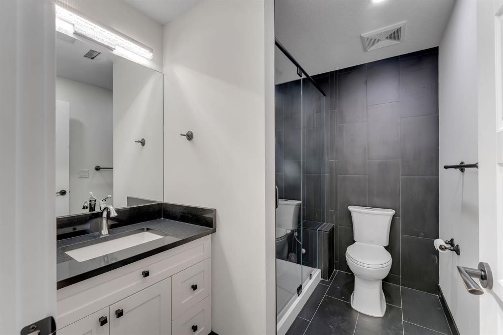40 Evansfield Manor Nw, Calgary, AB - Indoor Photo Showing Bathroom