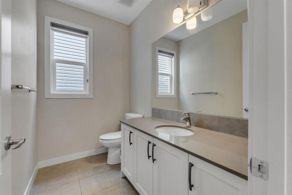 40 Evansfield Manor Nw, Calgary, AB - Indoor Photo Showing Bathroom