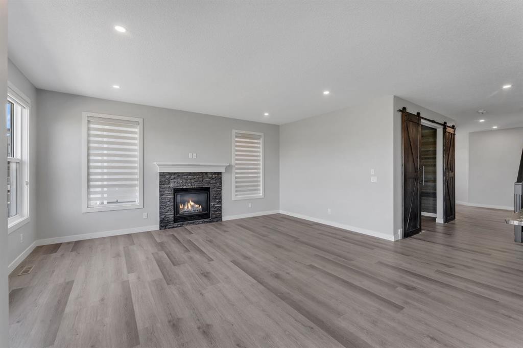 40 Evansfield Manor Nw, Calgary, AB - Indoor Photo Showing Living Room With Fireplace