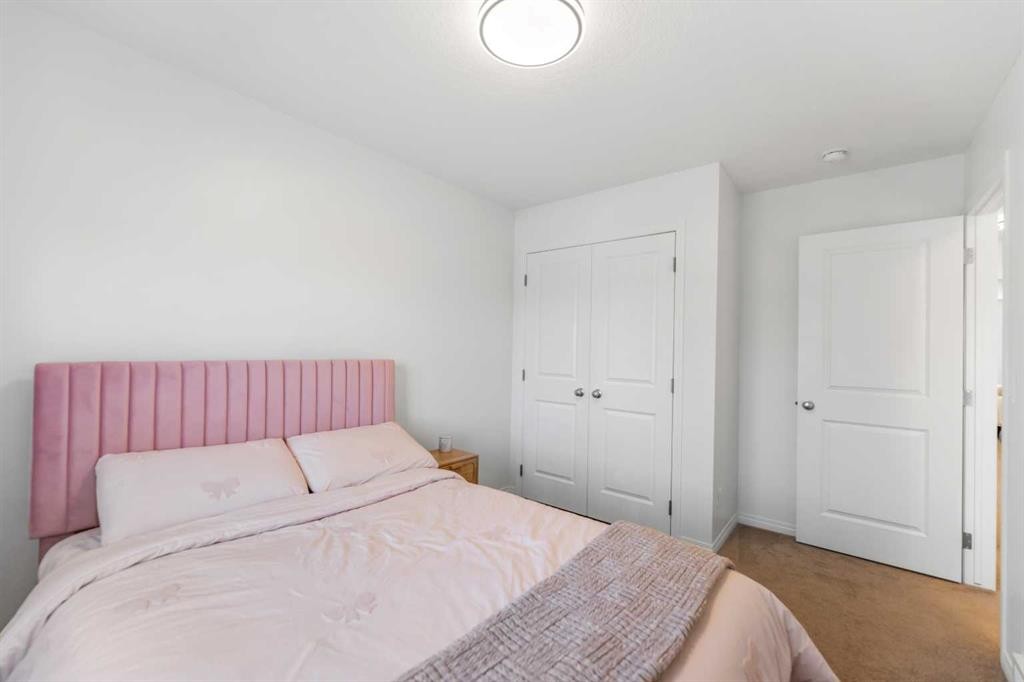 80 Legacy Glen Row Se, Calgary, AB - Indoor Photo Showing Bedroom