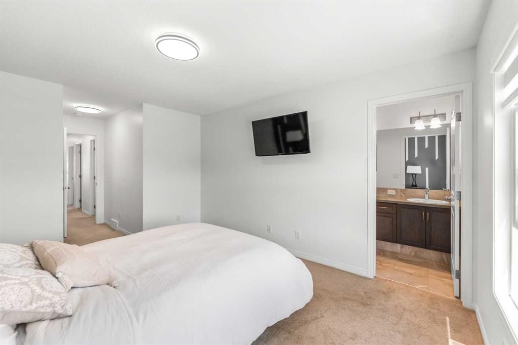 80 Legacy Glen Row Se, Calgary, AB - Indoor Photo Showing Bedroom