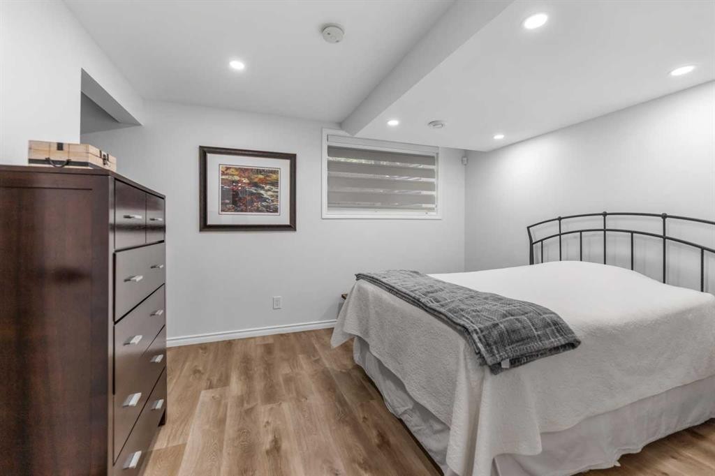80 Legacy Glen Row Se, Calgary, AB - Indoor Photo Showing Bedroom