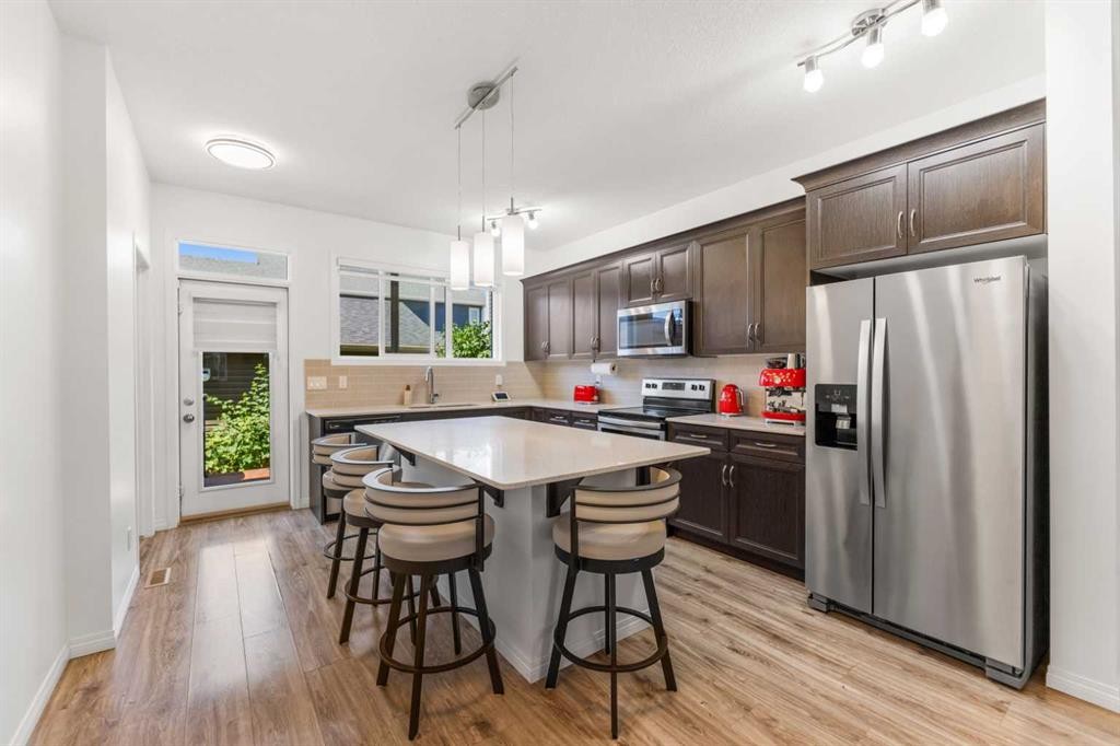 80 Legacy Glen Row Se, Calgary, AB - Indoor Photo Showing Kitchen With Upgraded Kitchen