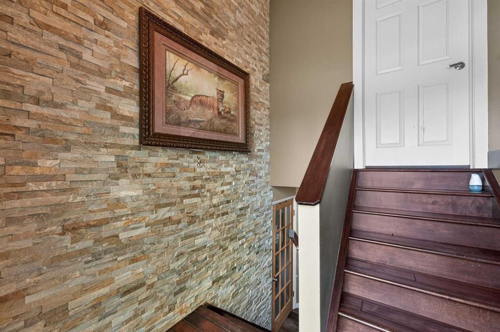 7539 Hunterview Drive Nw, Calgary, AB - Indoor Photo Showing Other Room