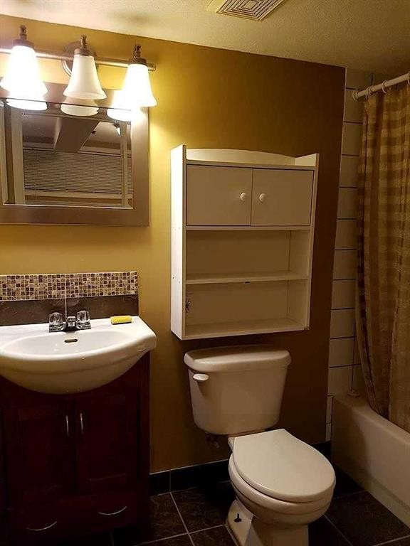 7539 Hunterview Drive Nw, Calgary, AB - Indoor Photo Showing Bathroom