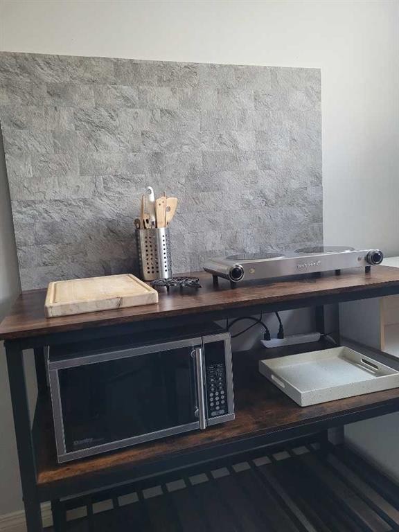 7539 Hunterview Drive Nw, Calgary, AB - Indoor Photo Showing Other Room