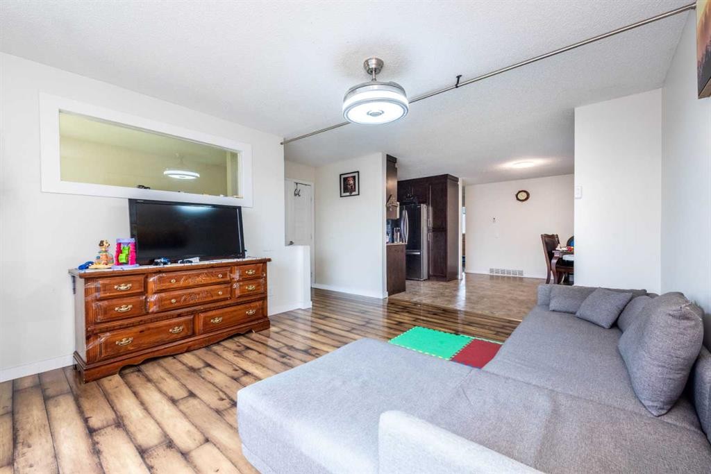 70 Martindale Boulevard Ne, Calgary, AB - Indoor Photo Showing Living Room