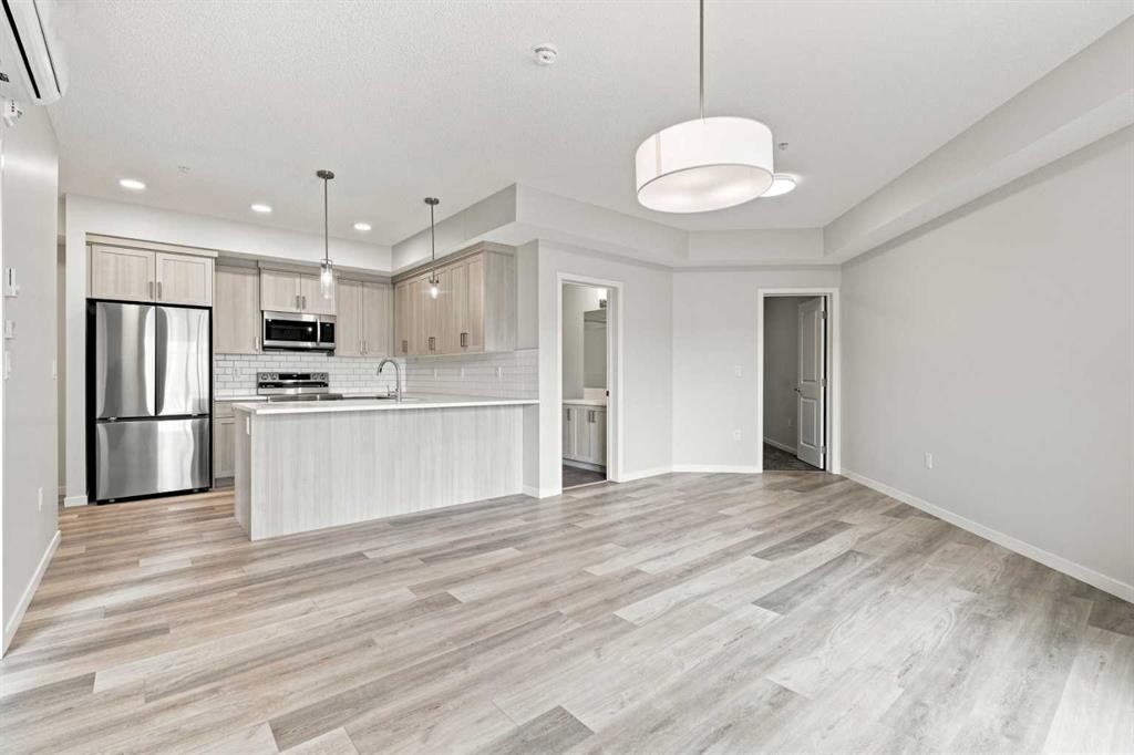 2306-33 Carringham Gate Nw, Calgary, AB - Indoor Photo Showing Kitchen